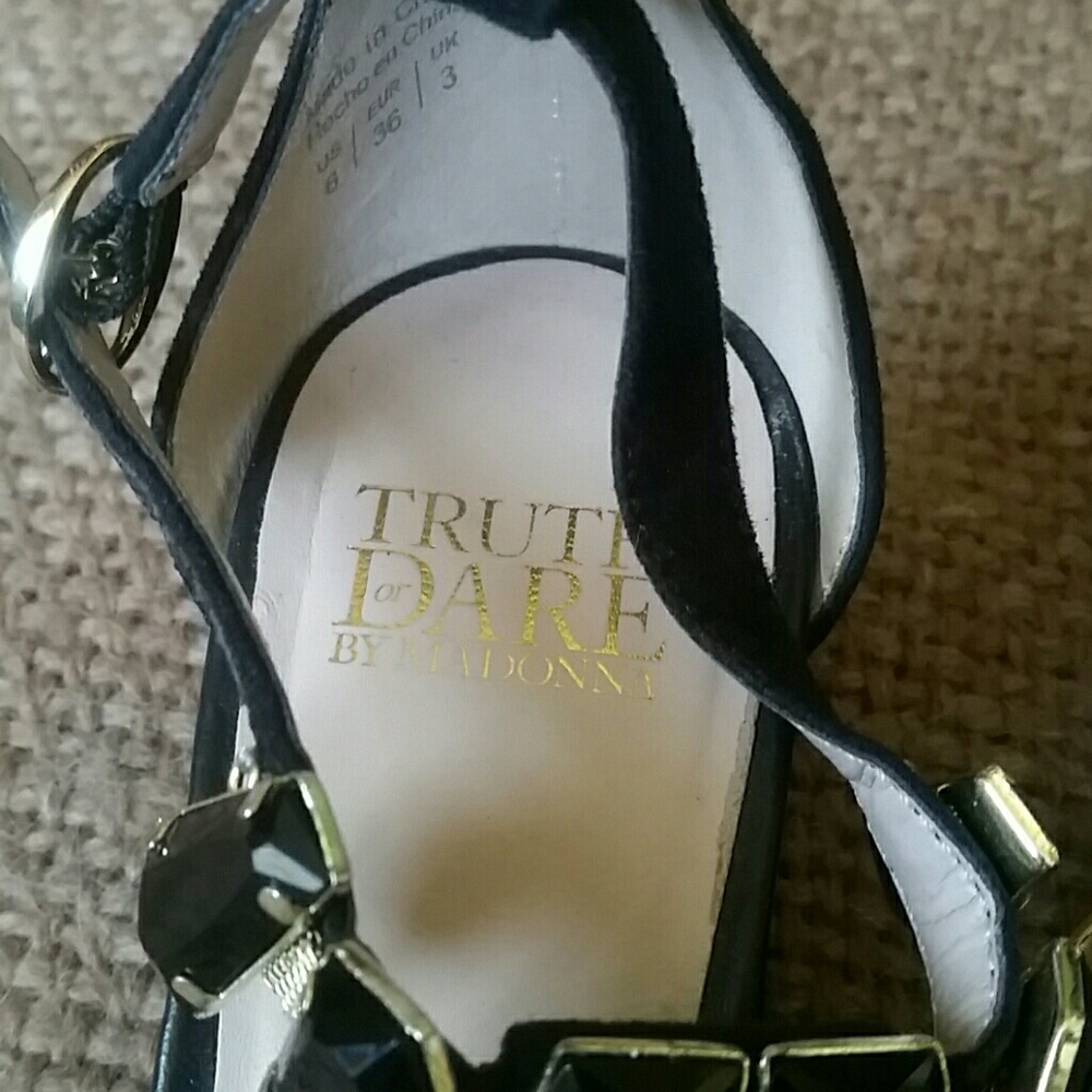 Sandals - Picture 3 of 7